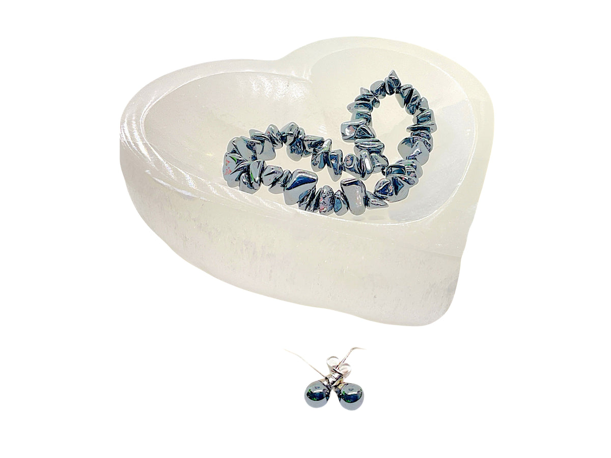Hämatit Edelstein Schmuckset mit hochwertiger Selenit Herzschale 10cm I 3-teilig - Blut- und Flugstein