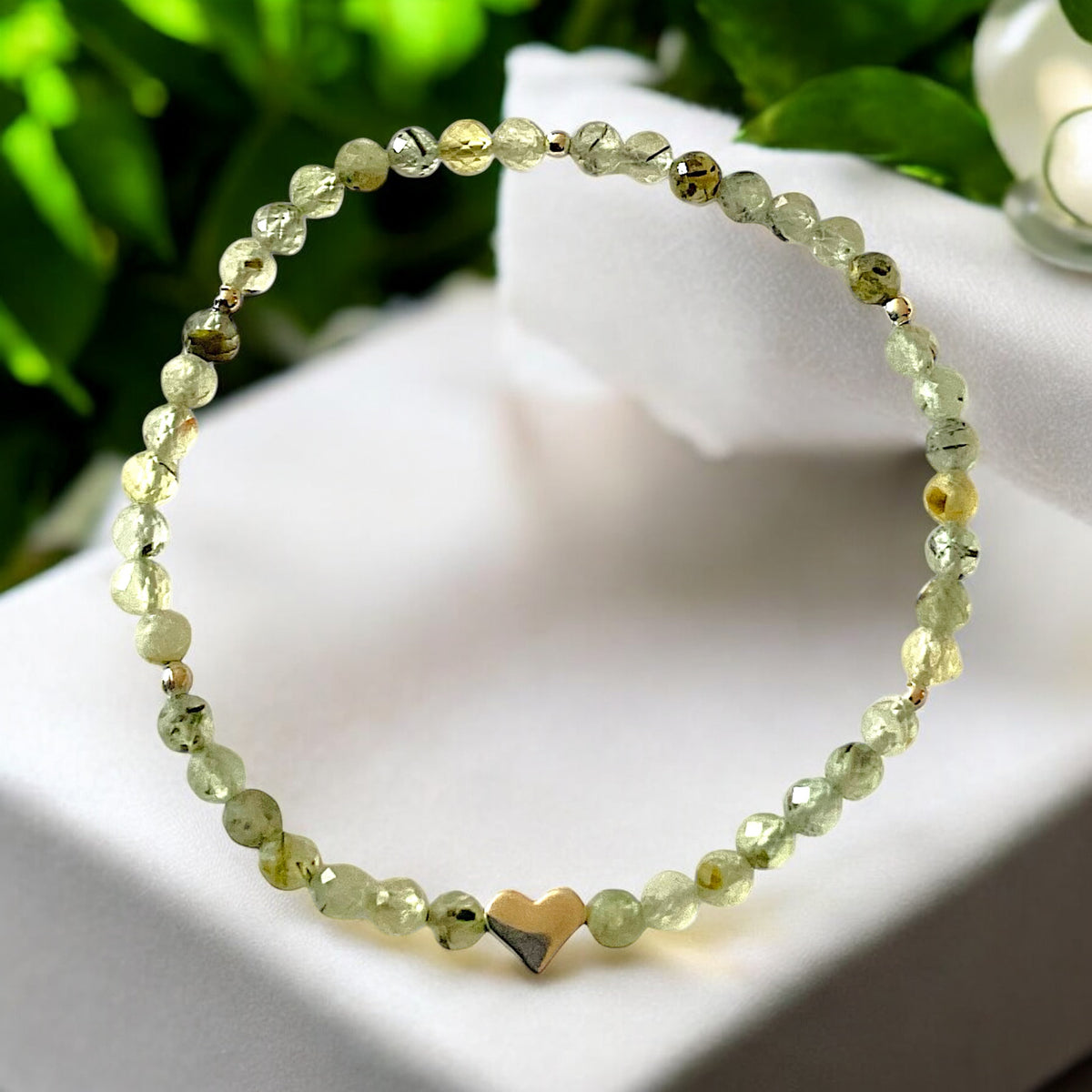 Prehnit Edelstein 4mm Perlenarmband *Melanie* - facettierte Perlen - mit Edelstahlherz und 925 Silberperlen in Steinfixx Geschenkbox - Handmade
