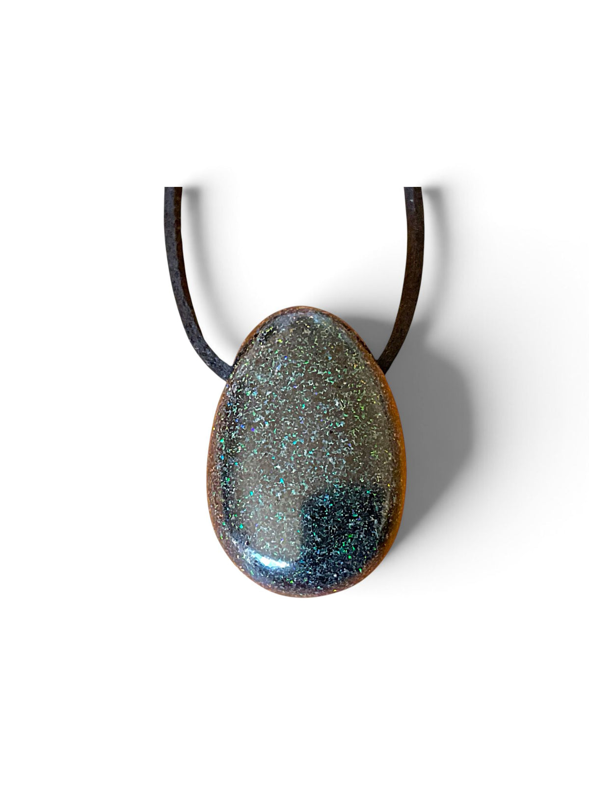 Schwarzer Opal Tropfenanhänger aus Australien – natürlicher Edelopal, stab. – 30 × 20 mm – mit Band & Geschenkbox