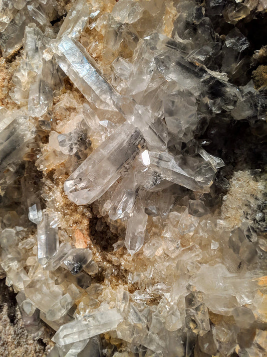 Erkunde die faszinierende Welt der Mineralien und Edelsteine