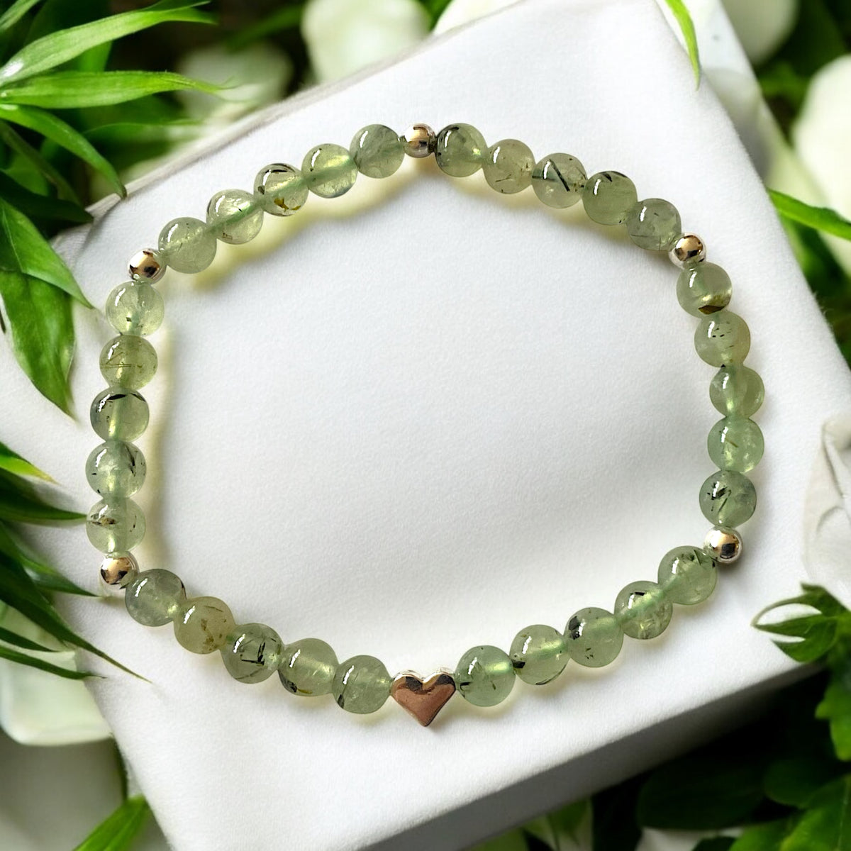 Prehnit Edelstein 6mm Perlenarmband  *Melanie* - mit Edelstahlherz und 925 Silberperlen in edler Steinfixx Geschenkbox - Handmade