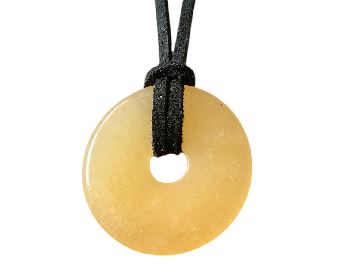 Premium Edelstein-Donut Orangencalcit optional als Kette mit versilberter oder vergoldeter Spirale und Wildlederband