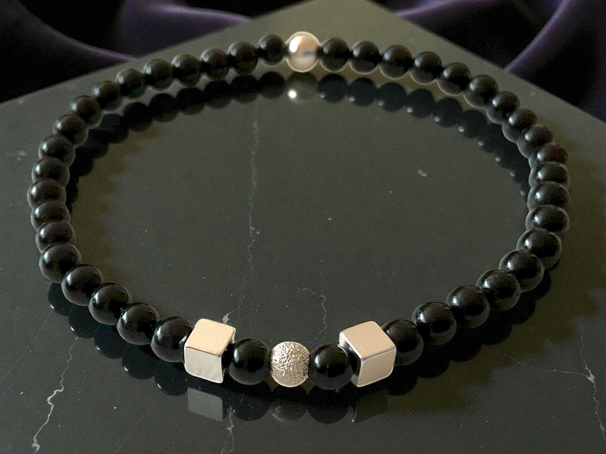 Edelstein Perlenarmband aus schwarzem Turmalin 925 Silberperlen - Hochwertige Heilsteine in 4 oder 6 mm  - handgefertigt - in Geschenkbox - Schutz gegen negative Energien I Brasilien