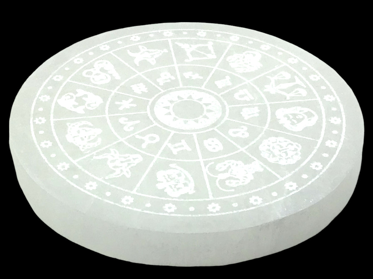 Selenit Ladeplatte mit Sternzeichen Gravur "Astrologie" Ø 10,5 cm - 220 Gramm- mit kleinem Acrylständer