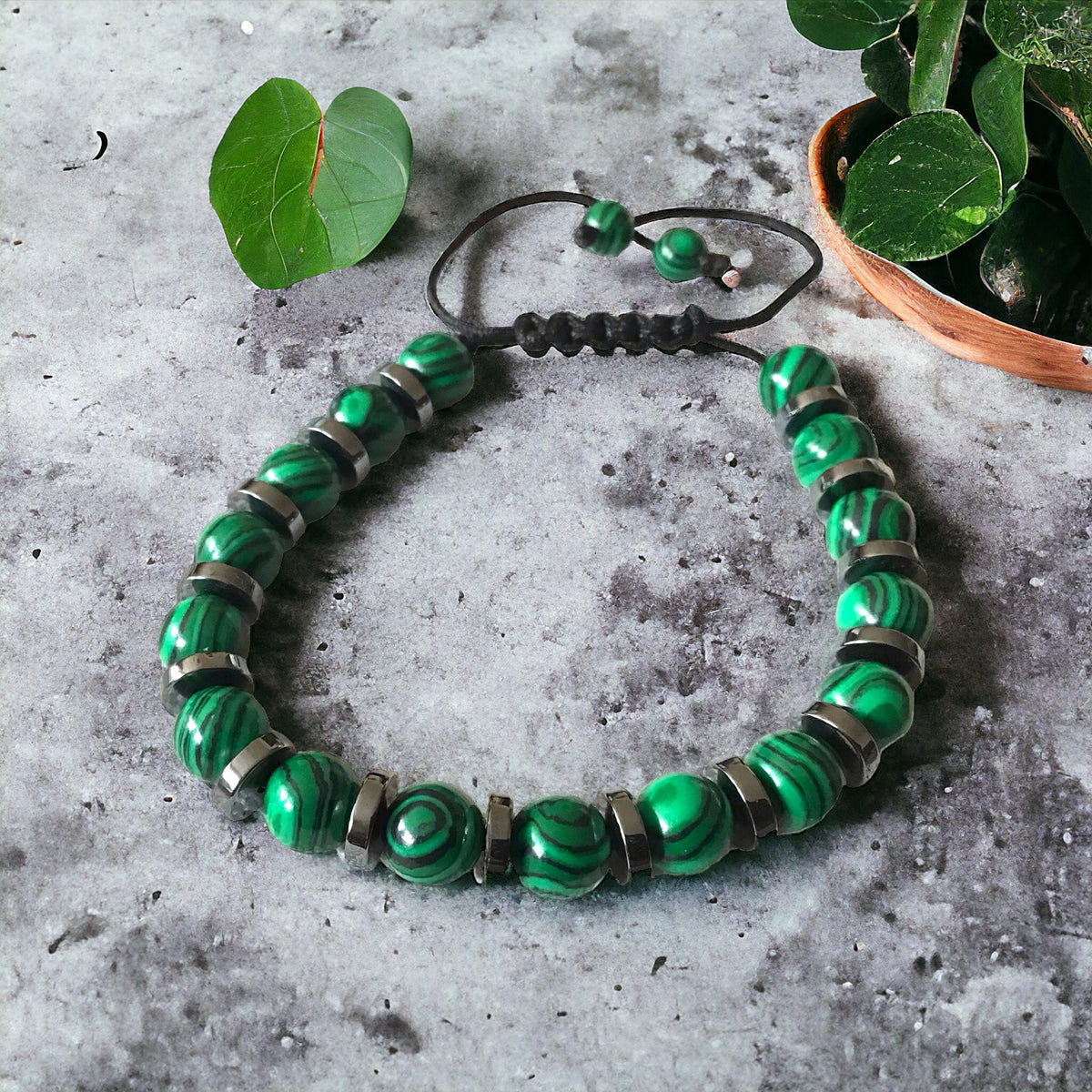 Malachitglas-Hämatit Perlenarmband 6mm mit Makramee Verschluss | verstellbar | Der Blut- und Reisestein