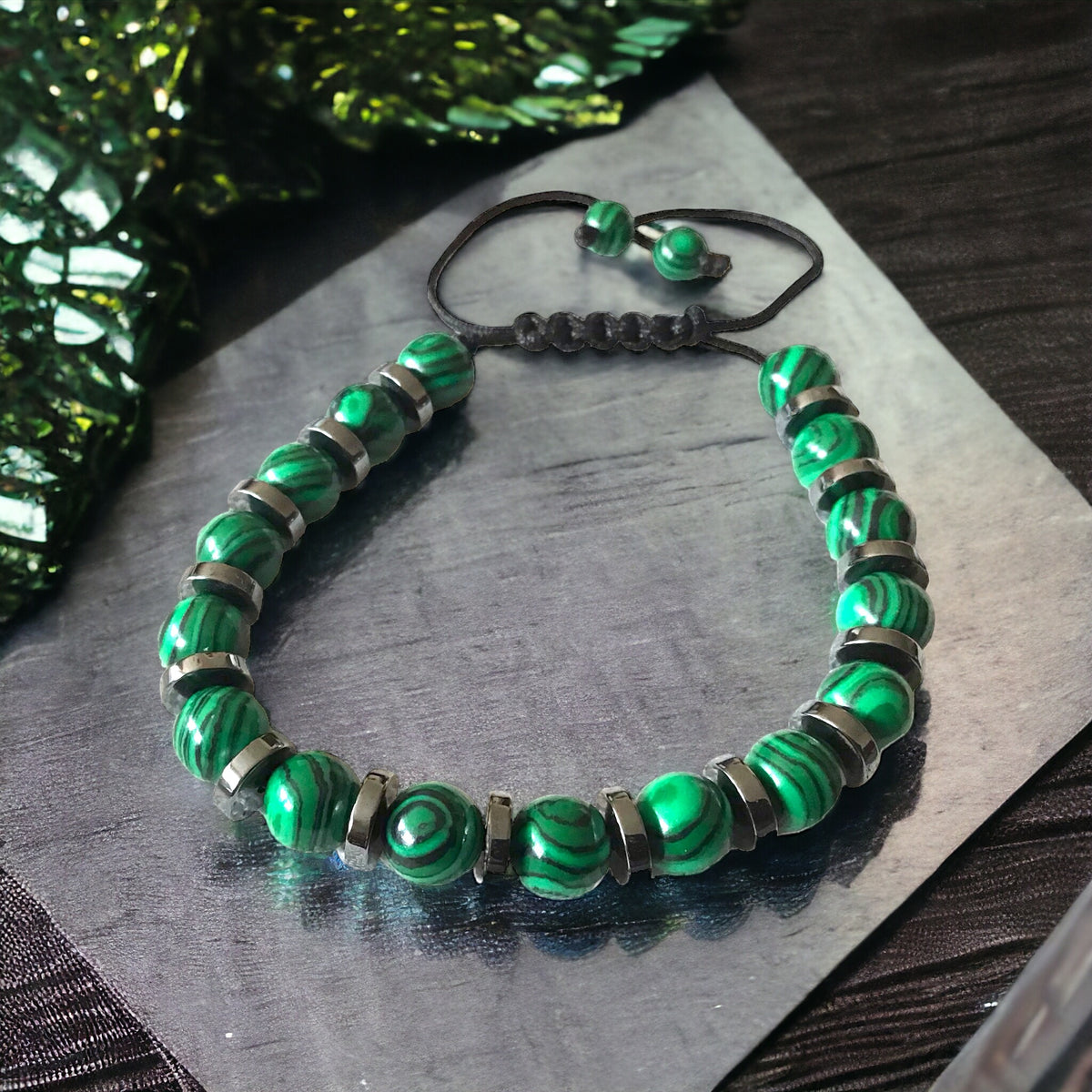 Malachitglas-Hämatit Perlenarmband 6mm mit Makramee Verschluss | verstellbar | Der Blut- und Reisestein