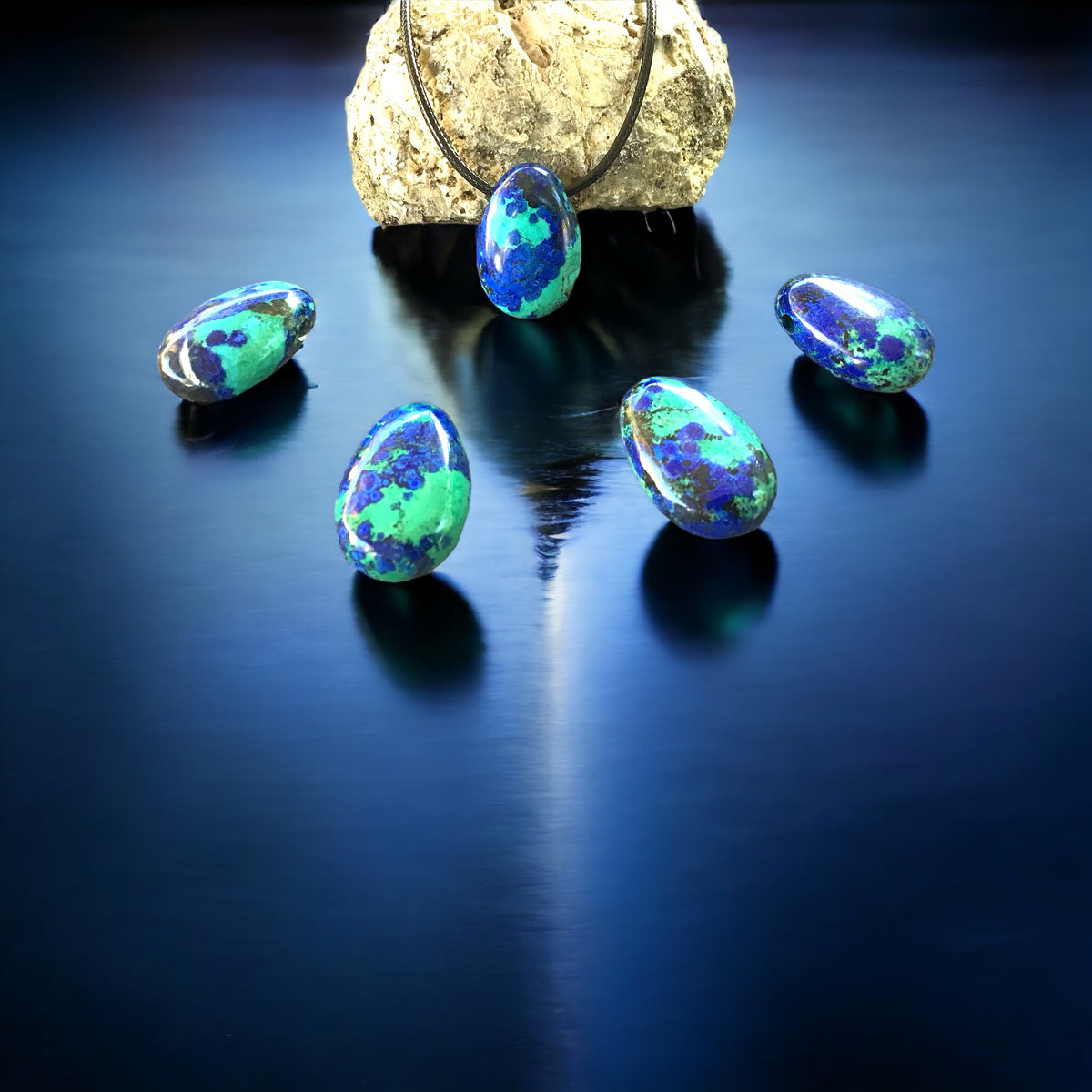 Azurit-Malachit-Chrysokoll Anhänger I Tropfenform mit Kordelkette I 20x30mm I Verschluss in 925 Silber I incl. Geschenkverpackung I AAA-Qualität I USA