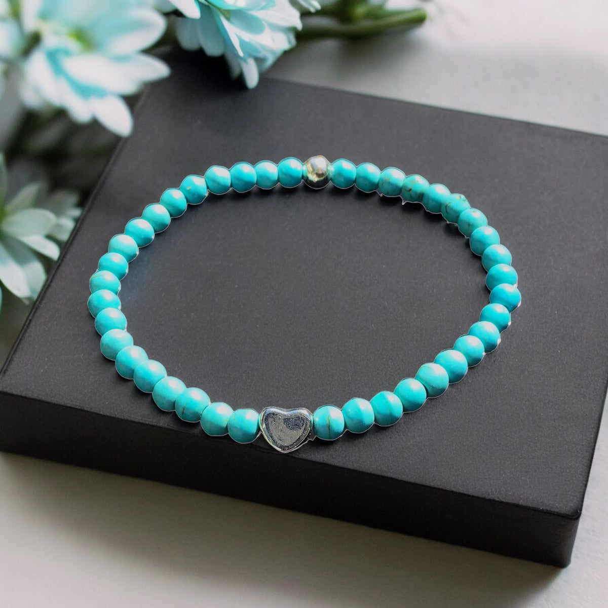 Handgefertigtes Türkenit Perlenarmband  - Hochwertiges Edelsteinarmband mit 925 Silberperle und Edelstahlherzchen - in Geschenkbox