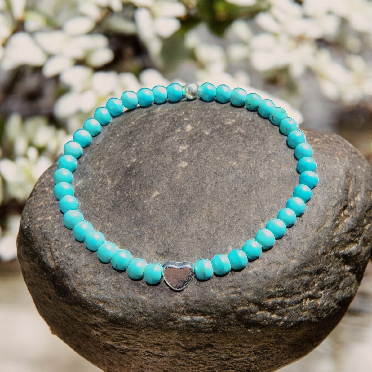 Handgefertigtes Türkenit Perlenarmband  - Hochwertiges Edelsteinarmband mit 925 Silberperle und Edelstahlherzchen - in Geschenkbox