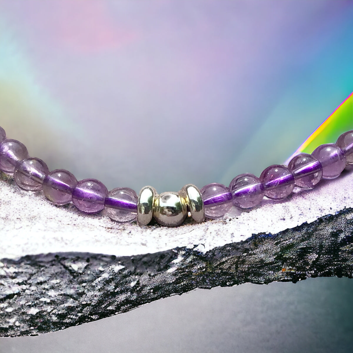 Elegantes Perlenarmband aus Amethyst - Hochwertiges Edelsteinarmband mit 925 Silberperlen und entzückendem Herzchen - handgefertigt - in Geschenkbox - Reinigung und Kraft