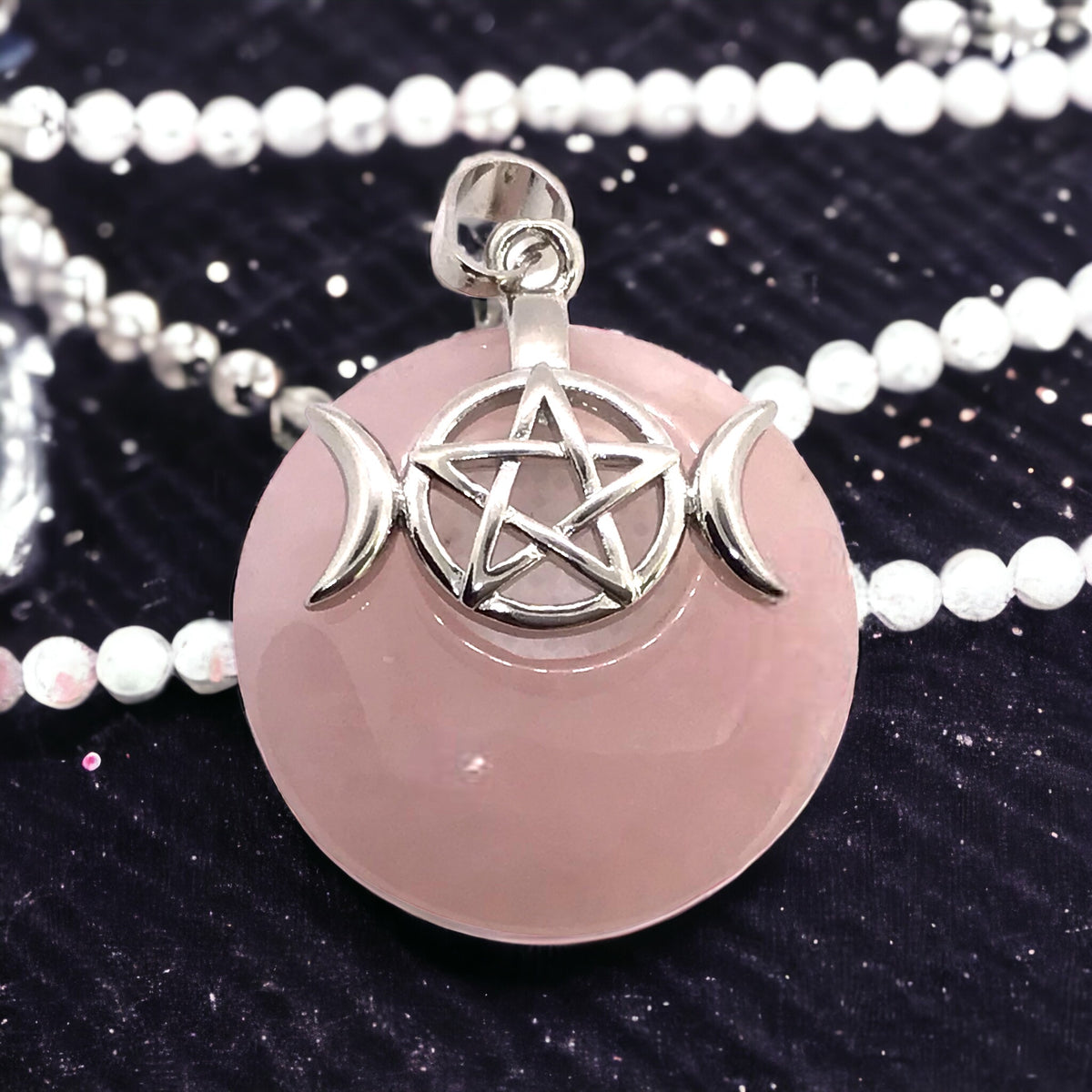 Steinfixx® -  Rosenquarz Donut mit machtvoller Verzierung - dreifacher Mond und Pentagramm | Wicca | Urkraft | Licht | starkes Schutzsymbol