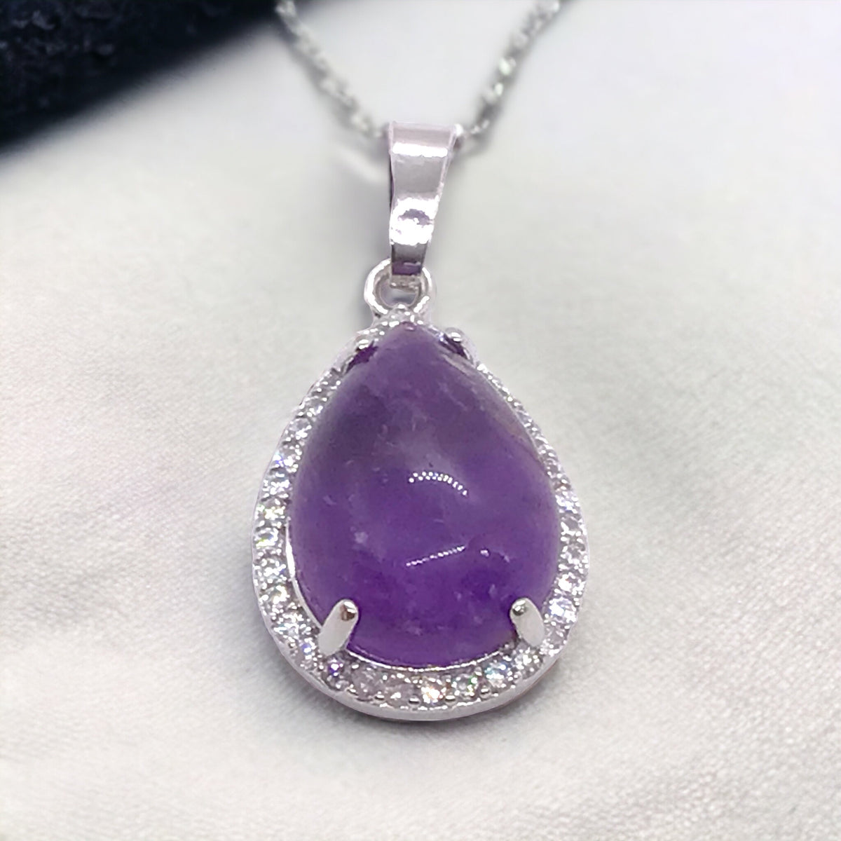 Steinfixx® -  Royale Edelstein Anhänger in Tropfenform, umrahmt von Zirkonia, Edelstahl versilbert