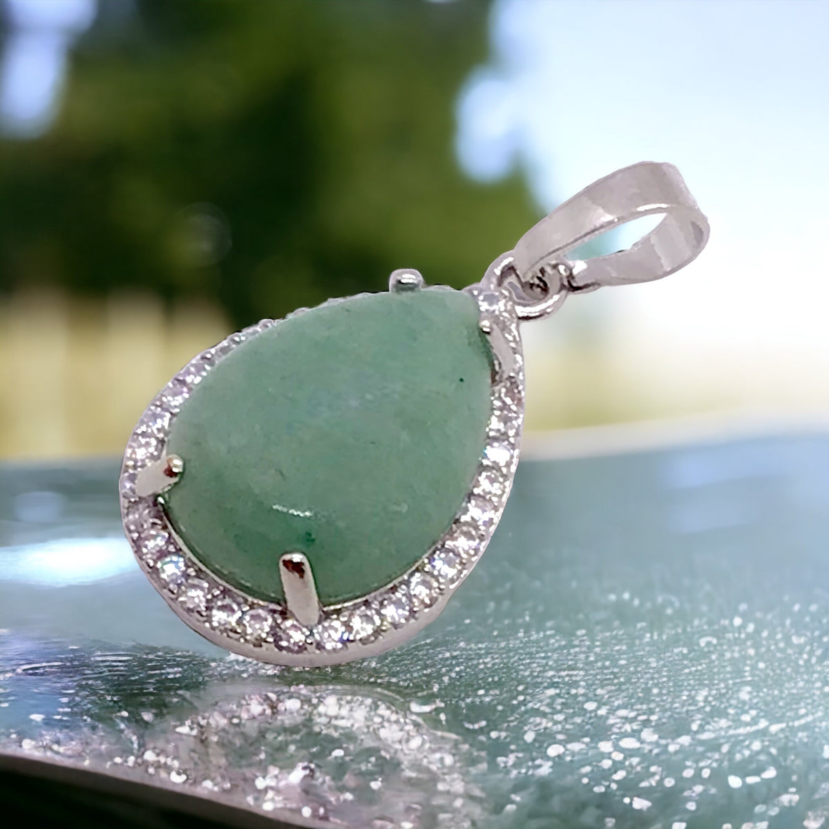 Steinfixx® -  Royale Edelstein Anhänger in Tropfenform, umrahmt von Zirkonia, Edelstahl versilbert