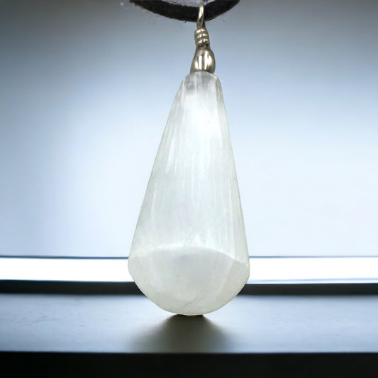 Selenit Tropfen Anhänger in bauchiger Form | ca. 45x20x10 mm | Top 1A-Qualität | Ihren Lichtbringer immer dabei I Marokko
