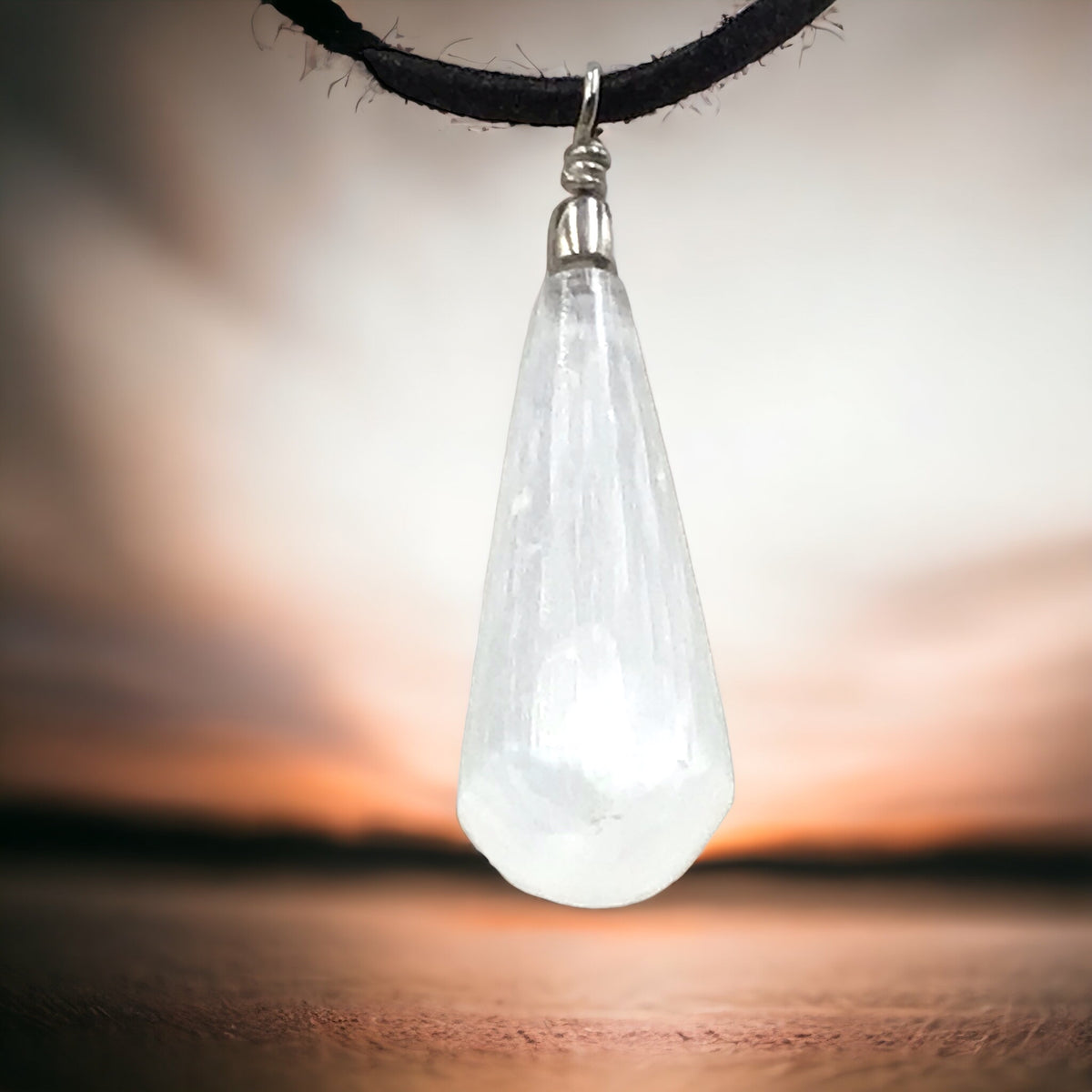 Selenit Tropfen Anhänger in bauchiger Form | ca. 45x20x10 mm | Top 1A-Qualität | Ihren Lichtbringer immer dabei I Marokko
