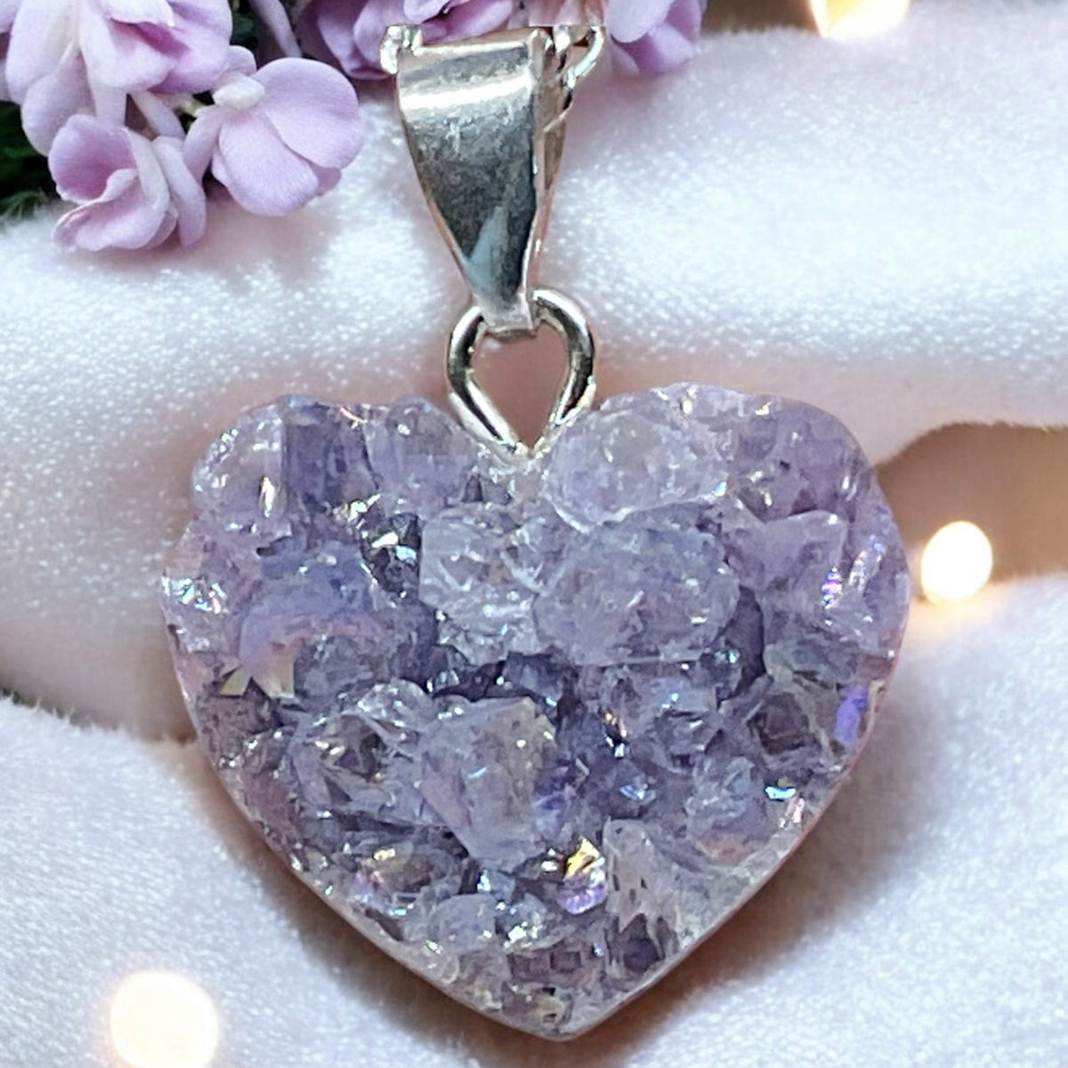 Amethyst Angel Aura Herz Anhänger AAA aus Brasilien - 925 Silber - Titanium Aura - Natur Cluster - 15 × 15 mm - Geschenkbox und Edelsteinkarte