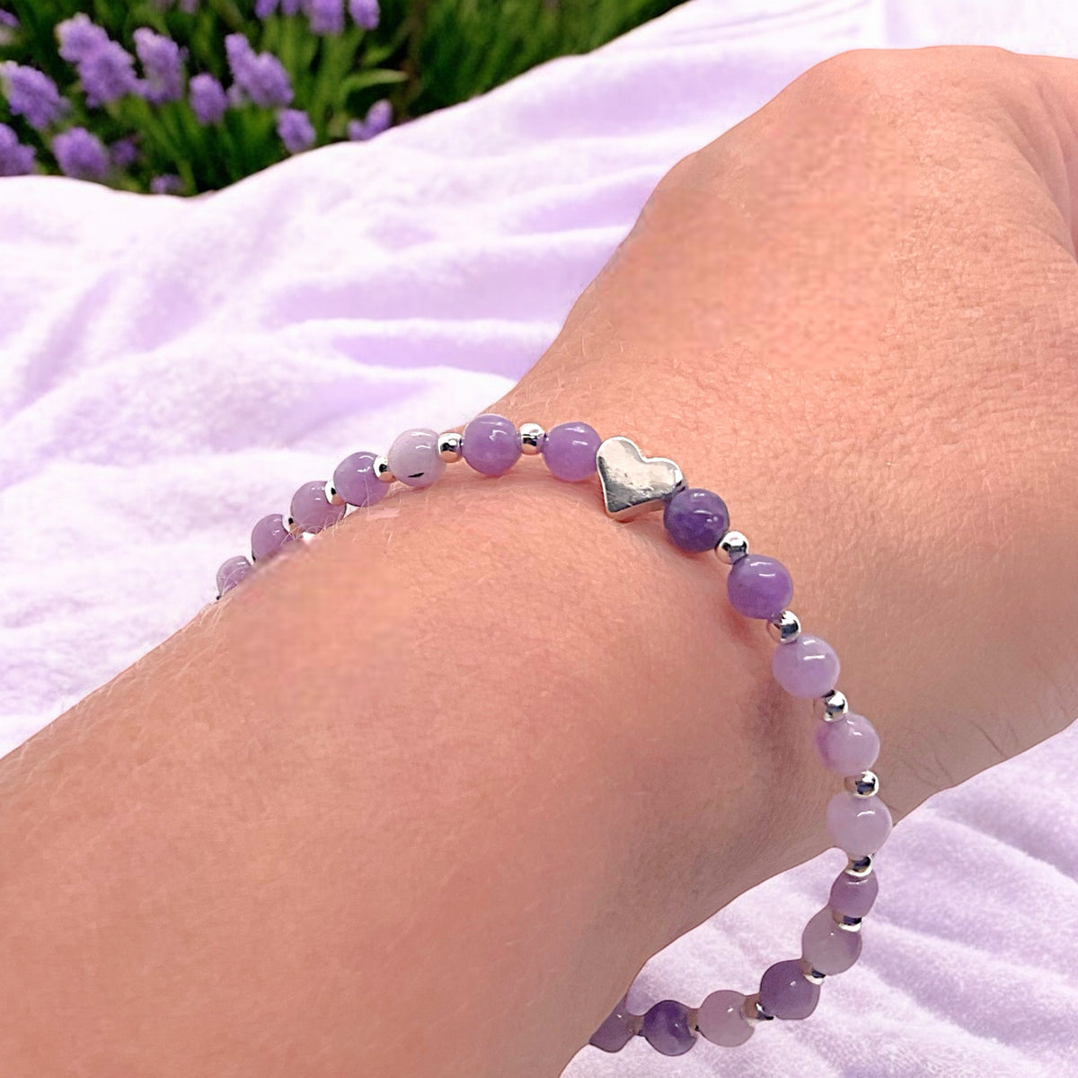 Steinfixx® Lepidolith  Edelstein Perlen Armband  - mit 925 versilberten Perlen und versilbertem Herzchen in Steinfixx Geschenkbox - Handmade