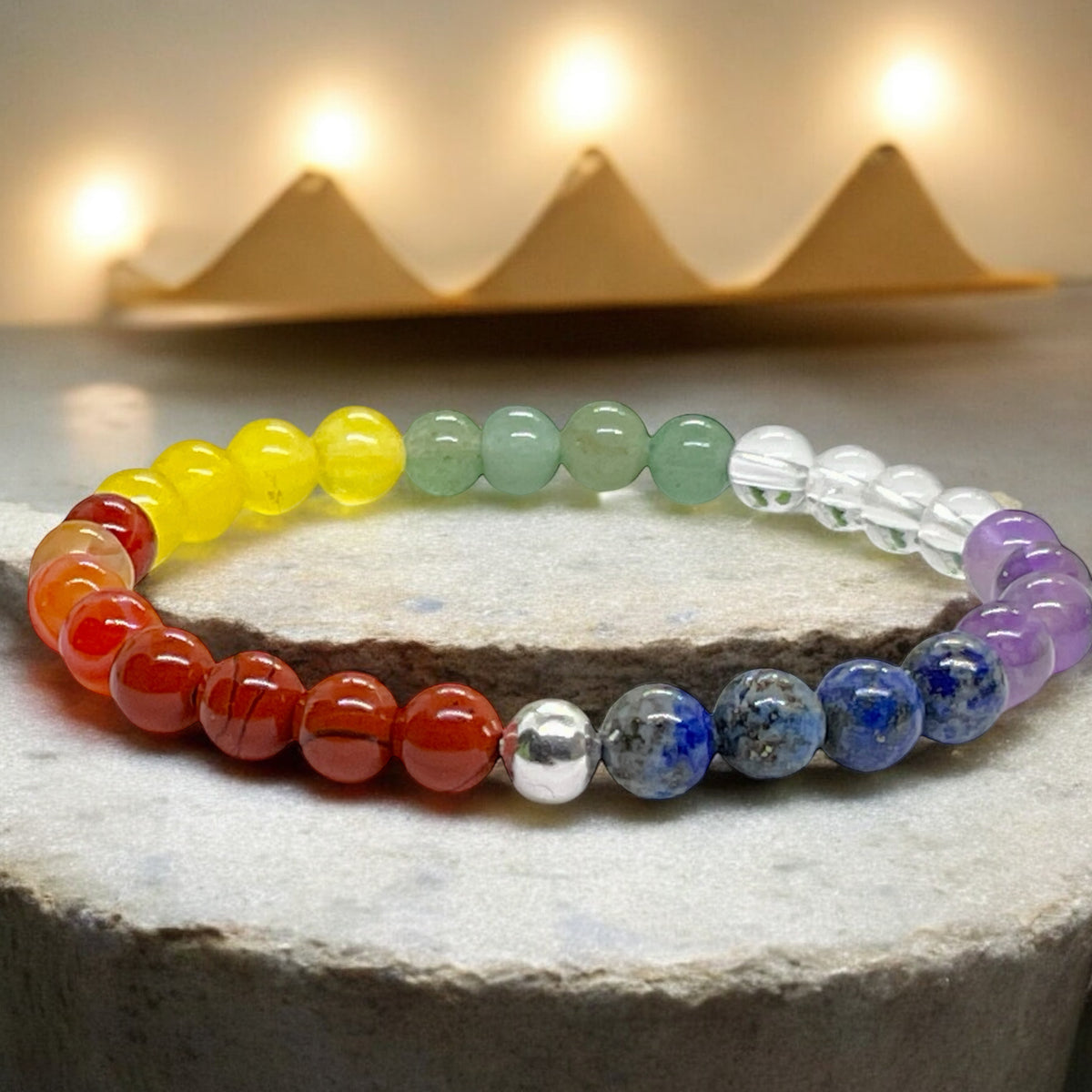 Perlenarmband Chakra 6 mm mit 925 Silberperle - Handmade - inclusive edler Geschenkbox - 7 Chakren aus echten Mineralien