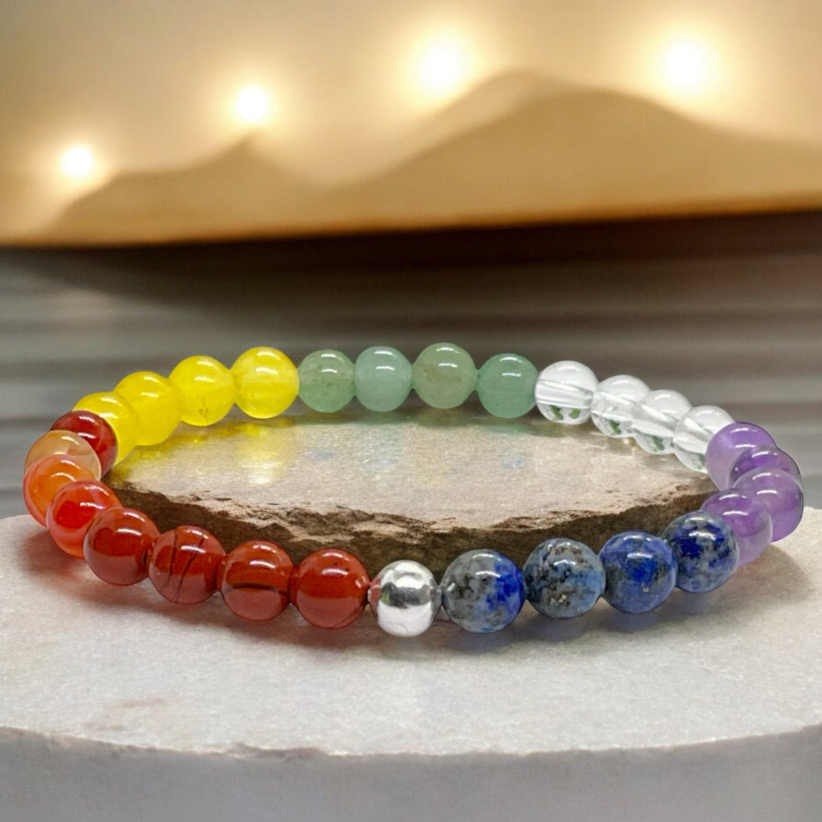 Perlenarmband Chakra 6 mm mit 925 Silberperle - Handmade - inclusive edler Geschenkbox - 7 Chakren aus echten Mineralien