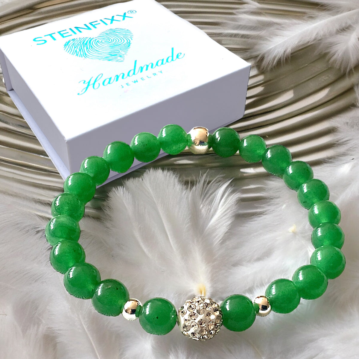 Grüne Jade Perlenarmband - Hochwertiges Edelsteinarmband 8mm mit 925 Silberperlen und Glitzerperle  - handgefertigt - in Geschenkbox - Glück und Freude
