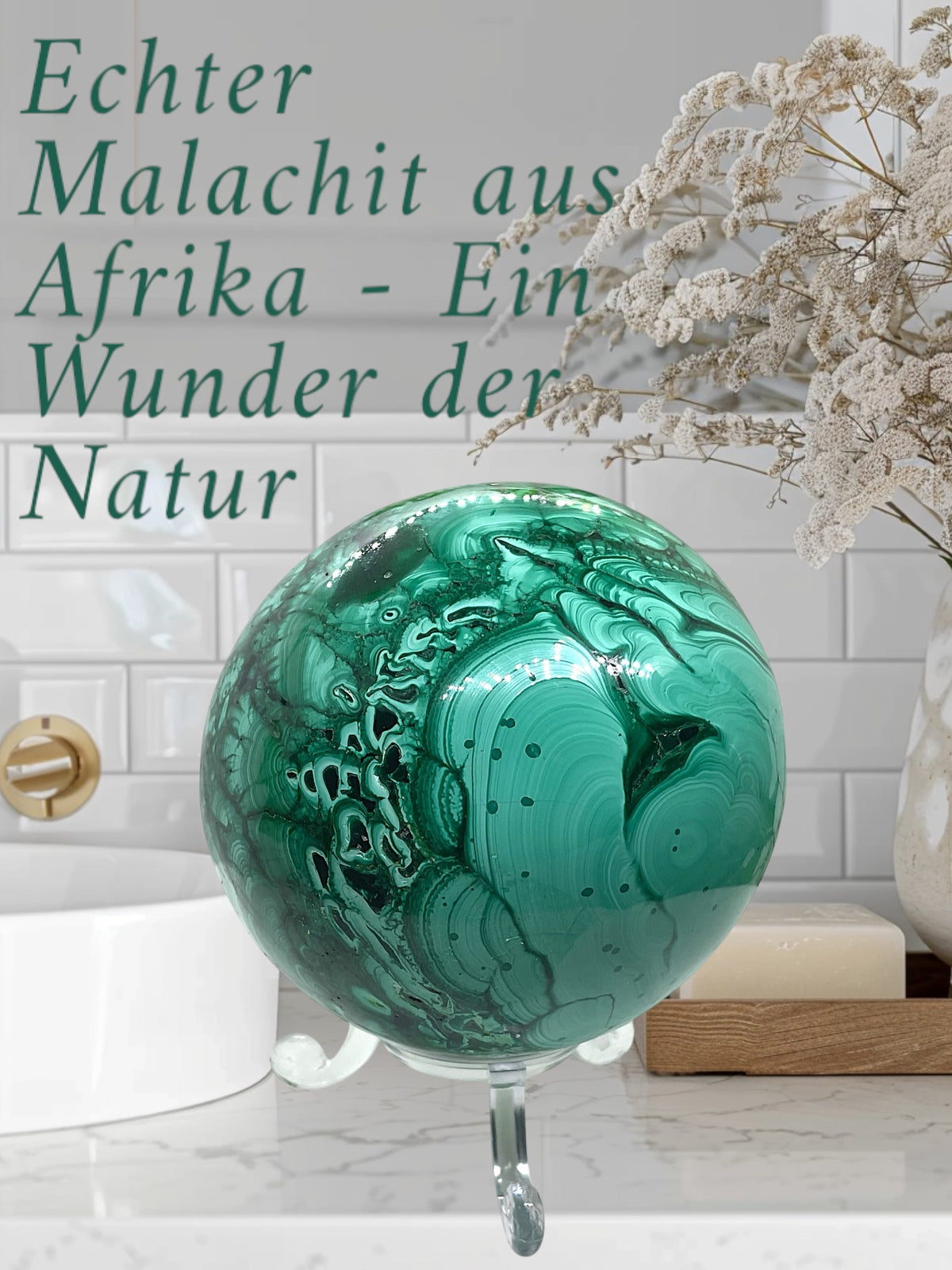 Malachit Kugel aus dem Kongo – 680 g – Ø 7 cm – natürliche Bänderung – mit Acrylständer – Sammlerstück – Unikat S3018