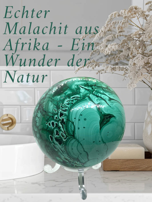Malachit Kugel aus dem Kongo – 680 g – Ø 7 cm – natürliche Bänderung – mit Acrylständer – Sammlerstück – Unikat S3018