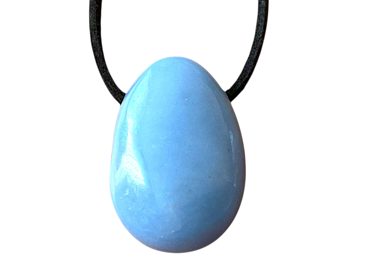 Angelit Tropfenanhänger – Natürlicher Edelstein Anhänger mit 80 cm Band & Geschenkbox – AAA-Qualität aus Peru – Echter Naturstein Schmuck ca. 30 × 20 mm