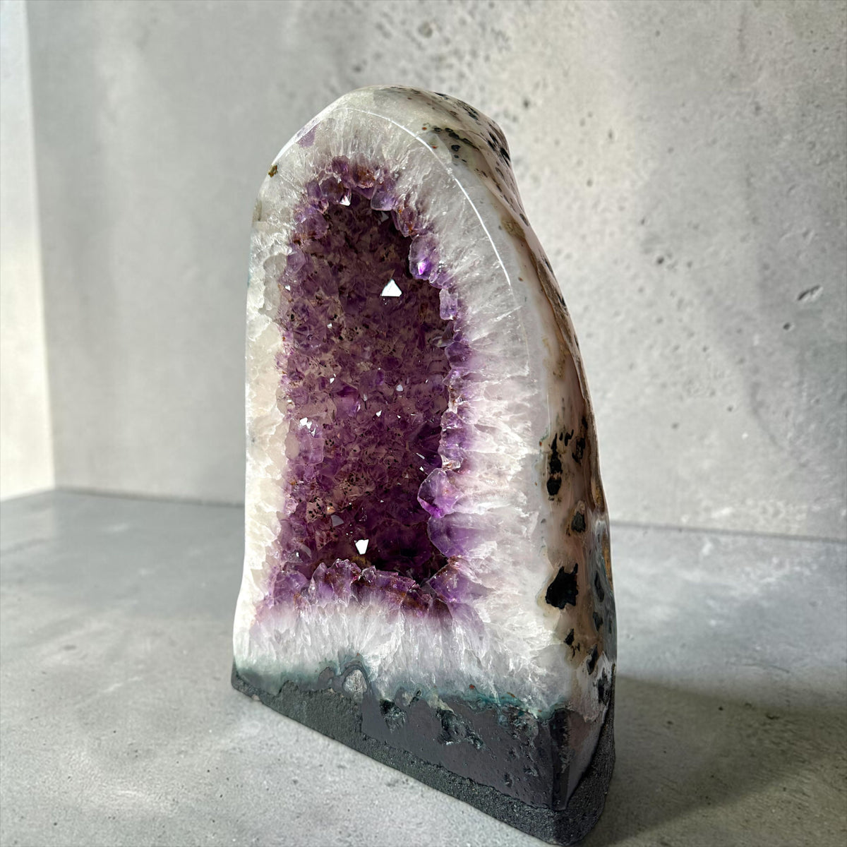 Amethystdruse XXL aus Brasilien – Unikat Masterpiece 1477 – 10,75 kg Naturstein in AAA-Qualität – Rundum poliert – Exklusives Sammlerstück – 33 cm Höhe