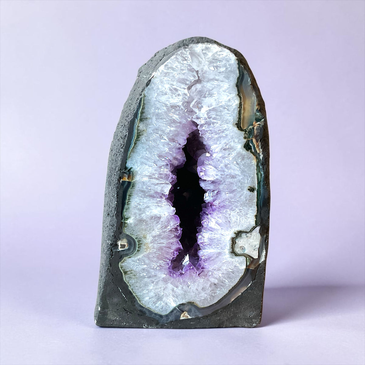 Amethyst Druse AAA-Qualität mit faszinierender Kristallhöhle & Achatzeichnungen – 5 kg – 13 x 12 x 22 cm – Blickfang & Dekoration – Sammlerstück – Unikat Masterpiece 1475 – Brasilien