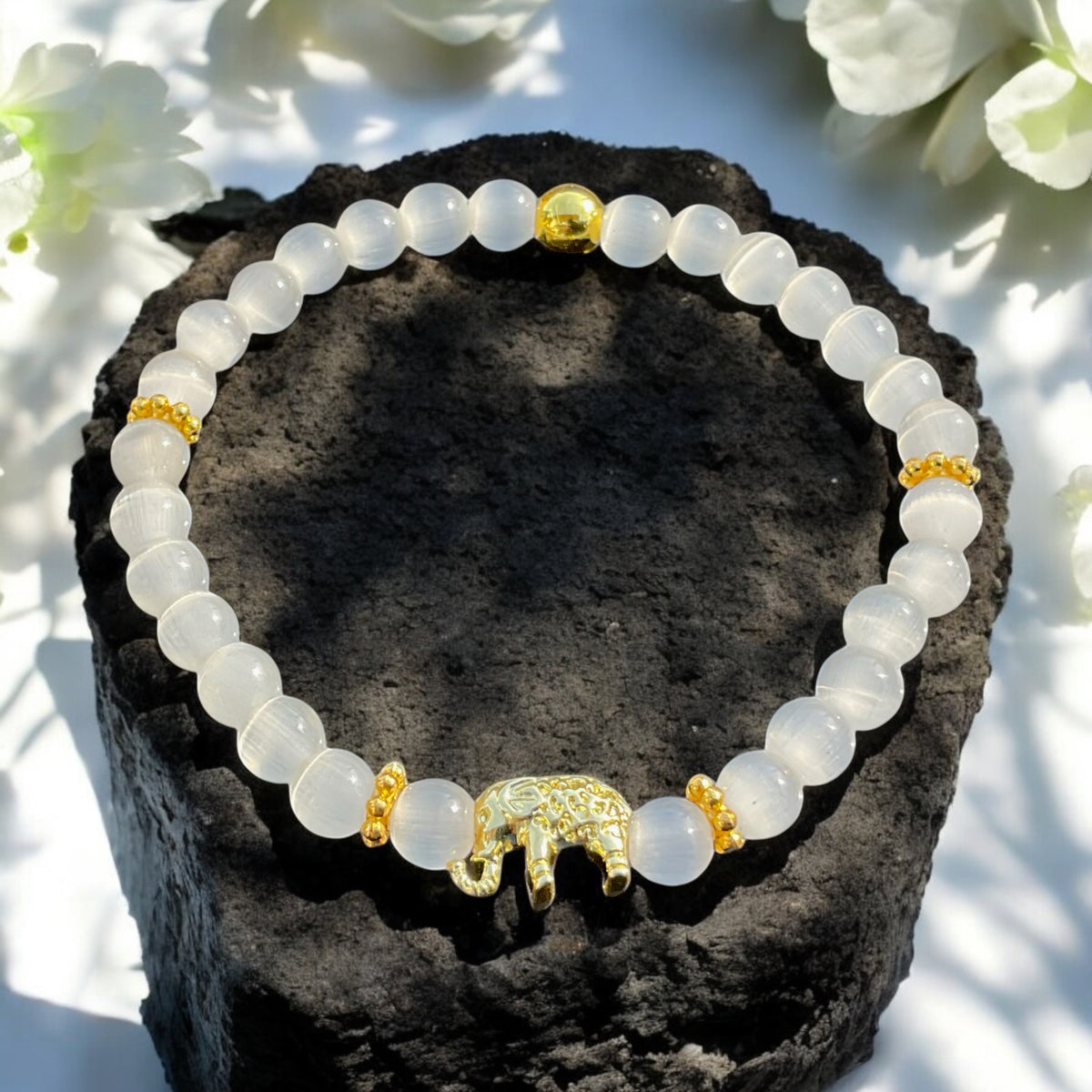 Selenit Edelstein Perlenarmband "Elefant" 6 mm mit 14k vergoldeter Edelstahlperle - Reichtum Erfolg und Glück - Handmade - inclusive edler Geschenkbox -