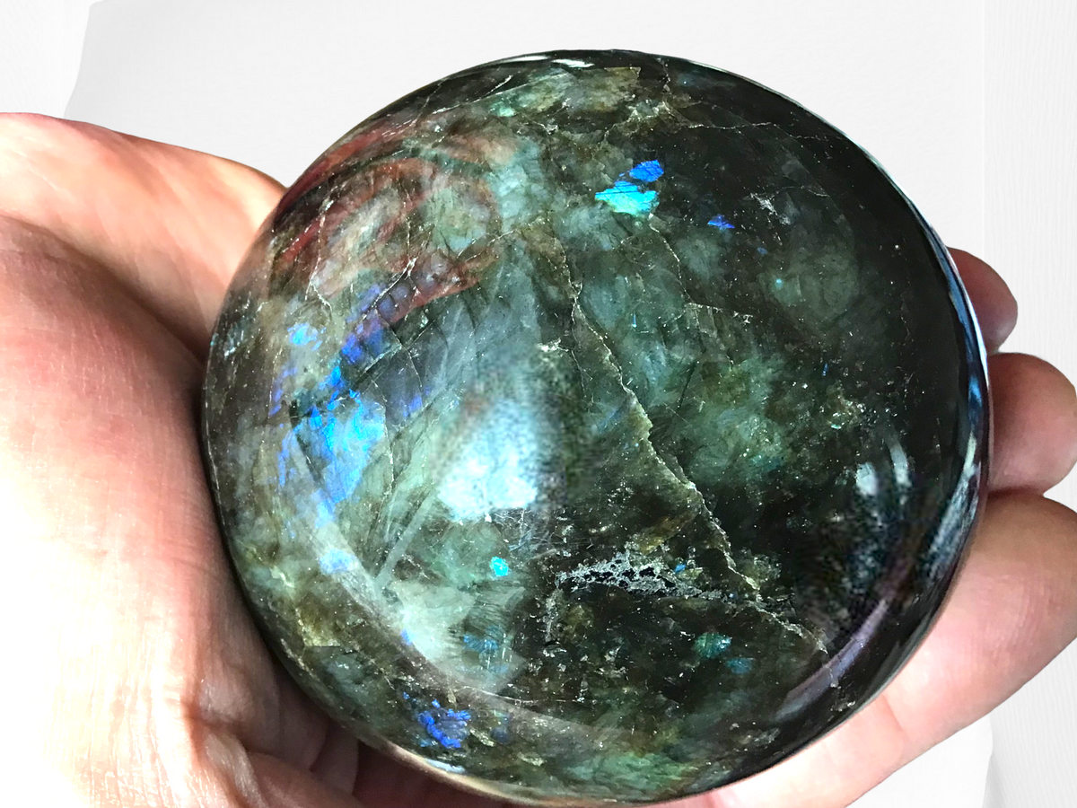 XL Labradorit Kugel mit Ständer| Unikat | 7-8 cm | 600-750 Gramm | A* Qualität I Heilstein I Glücksstein I Chakra-Stein | wunderschöne Formen |