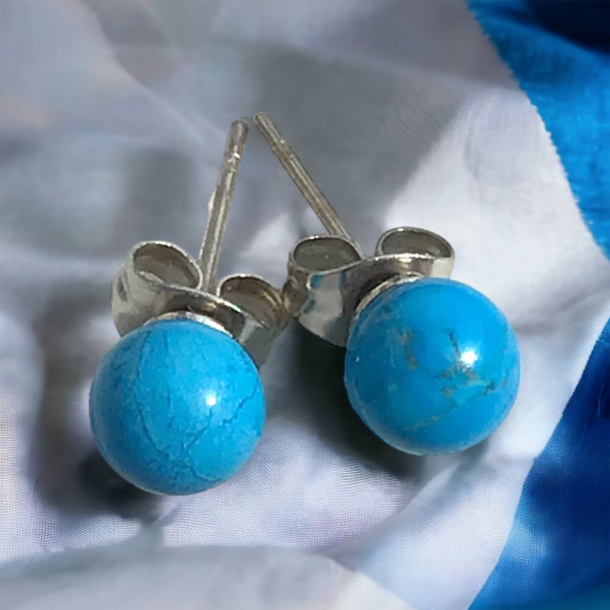 Edelstein Ohrstecker mit 6 mm Perlen – 13 verschiedene Edelsteine – versilbert – inkl. Samtsäckchen – Geschenkidee