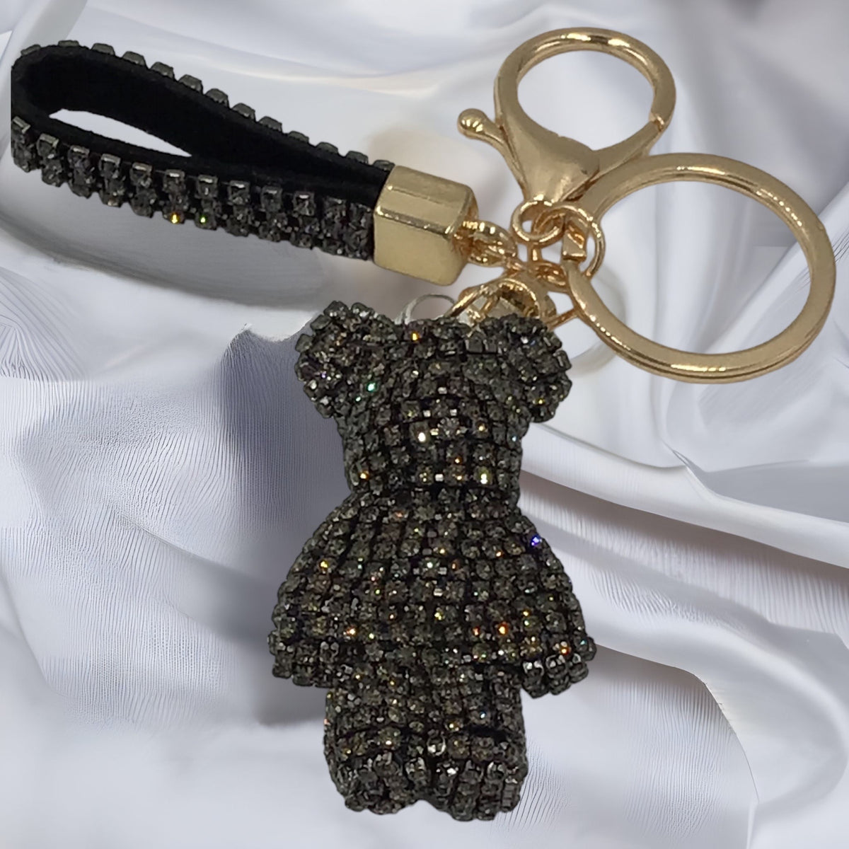 Strass-Bär Schlüsselanhänger – funkelndes Bärchen mit Lederschlaufe & Schlüsselring – 9 Farben zur Auswahl – edles Taschen-Accessoire & Geschenkidee