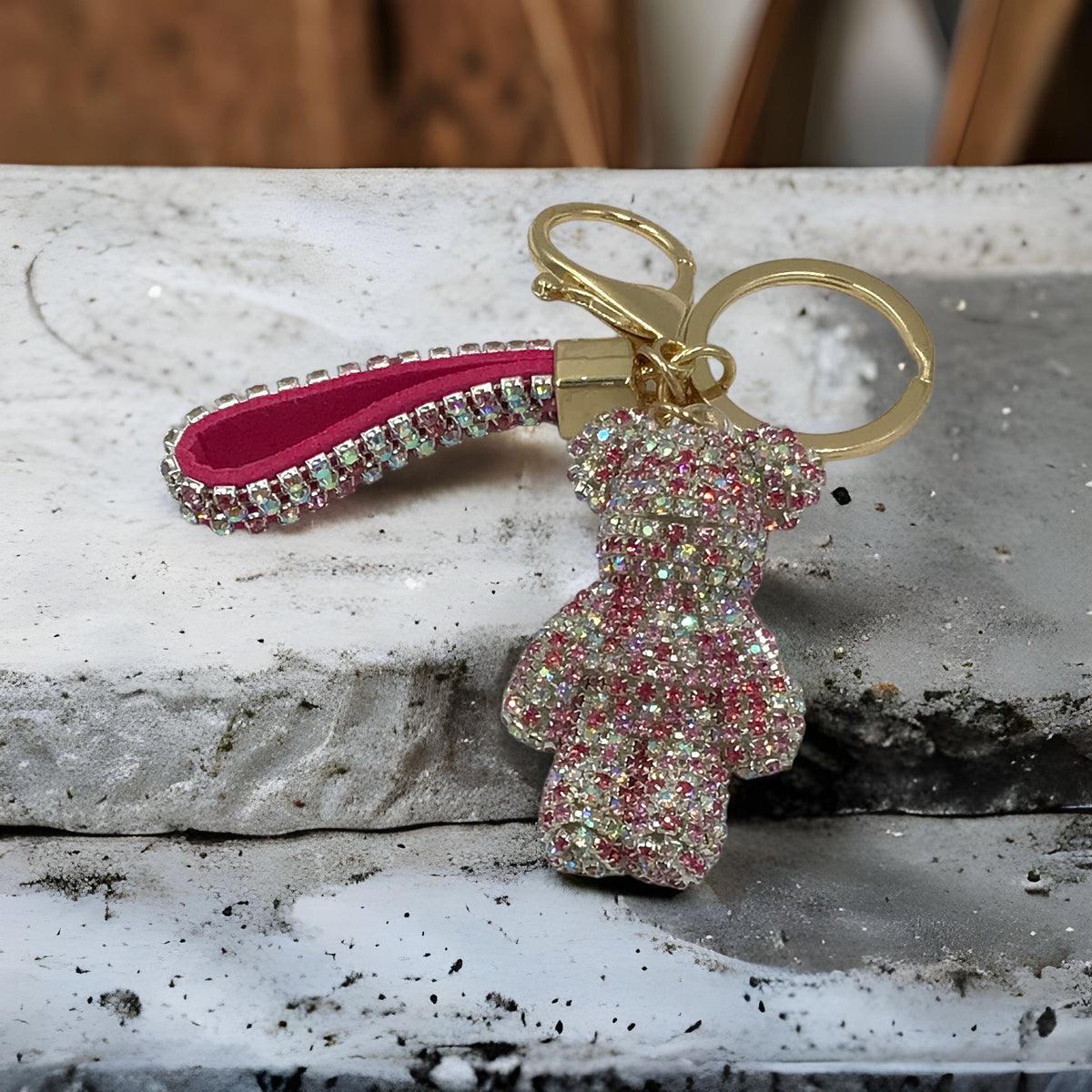 Strass-Bär Schlüsselanhänger – funkelndes Bärchen mit Lederschlaufe & Schlüsselring – 9 Farben zur Auswahl – edles Taschen-Accessoire & Geschenkidee